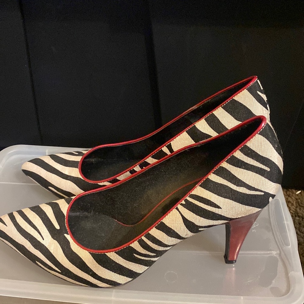 Zebra heels with red details